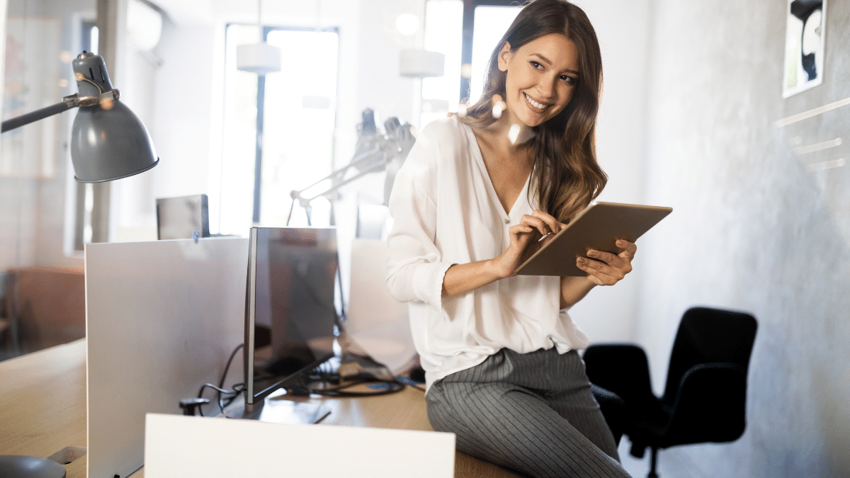 en la imagen se muestra una mujer emprendedora. En referencia al impacto económico de las nenis